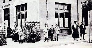 2501- Berrouaghia - Avenue de la Gare - Cafe d'Orient2 - 1918